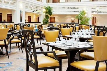 בית מלון כפרי Moscow Marriott Royal Aurora
