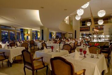 هتل Royal Savoy  Ocean Resort  Savoy Signature