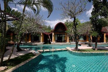 בית מלון כפרי The Village Resort & Spa   Sha Plus