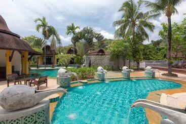 בית מלון כפרי The Village Resort & Spa   Sha Plus