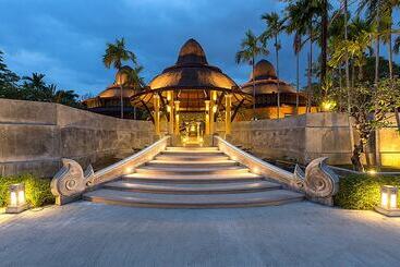 בית מלון כפרי The Village Resort & Spa   Sha Plus