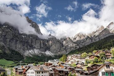 Thermal Hotels & Walliser Alpentherme Leukerbad
