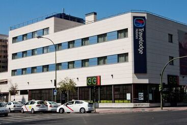 هتل Travelodge Torrelaguna