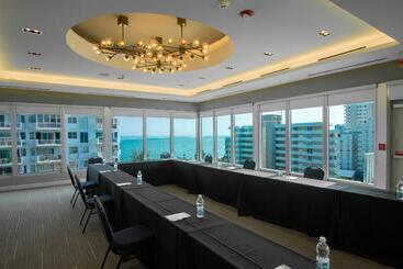 هتل Tryp By Wyndham Isla Verde
