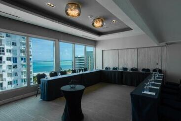 هتل Tryp By Wyndham Isla Verde