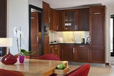 هتل Plaza Premium Grand Winston