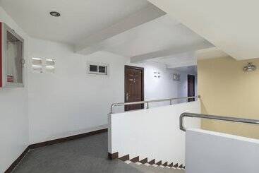 هتل Oyo 549 Sajj Bldg