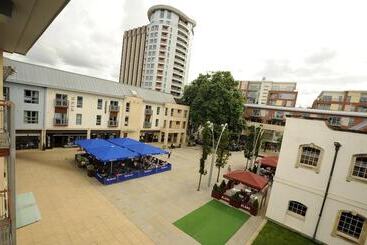 هتل Premier Suites Plus Bristol Cabot Circus