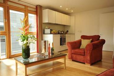 هتل Premier Suites Plus Bristol Cabot Circus