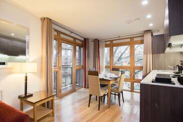 هتل Premier Suites Plus Bristol Cabot Circus