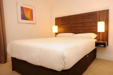 هتل Premier Suites Plus Bristol Cabot Circus