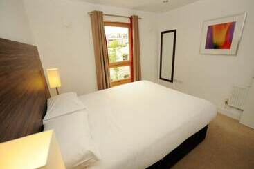 هتل Premier Suites Plus Bristol Cabot Circus