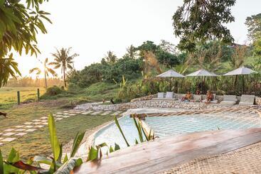 هتل The Hillside Resort Siargao
