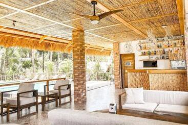 هتل The Hillside Resort Siargao