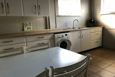 پانسیون Light & Spacious Home