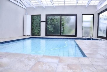 پانسیون Meransha Self Catering Cc