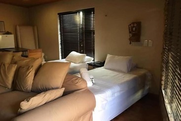 پانسیون Meransha Self Catering Cc