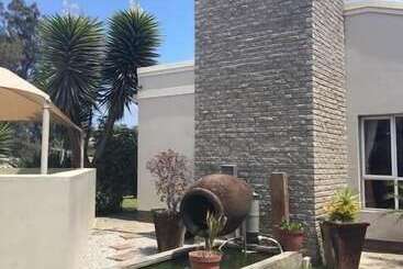 پانسیون Meransha Self Catering Cc