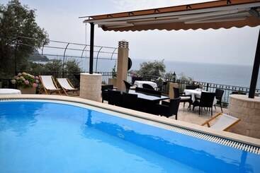 پانسیون Monte Perla Residence