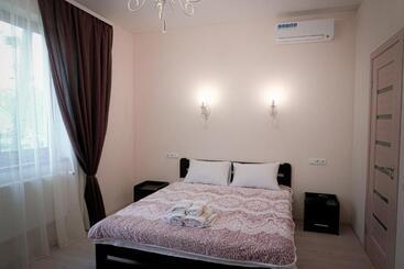 Arkadiya House