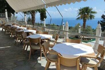 تختخواب و صبحانه Perivolos Apartments