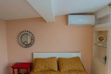 Black See Apartment