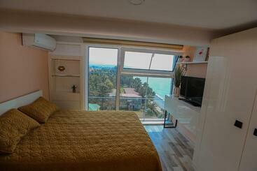 Black See Apartment