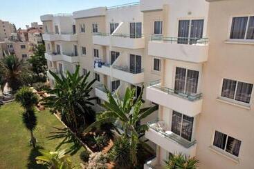 Debbiexenia Hotel Apartments