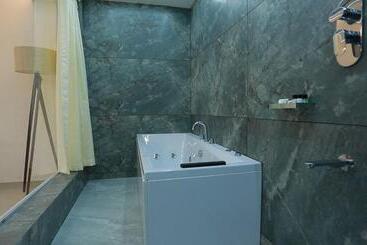 هتل Alleppey Haven Beach Villa