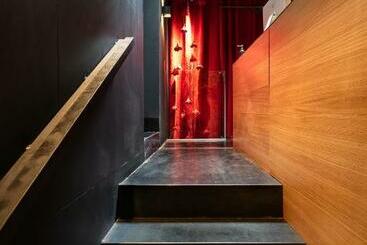 هتل Zrooms&suites Hostel Boutique