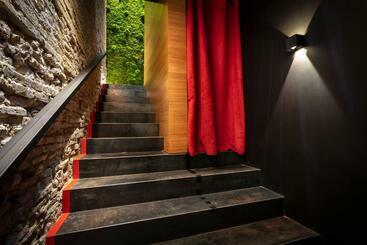 هتل Zrooms&suites Hostel Boutique