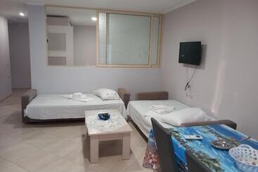 پانسیون Eleana's Apartament