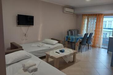 پانسیون Eleana's Apartament