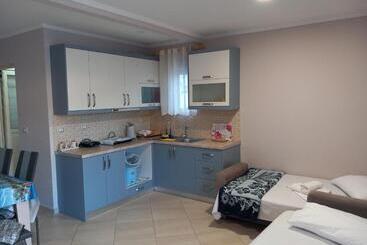 پانسیون Eleana's Apartament
