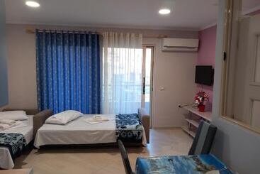 پانسیون Eleana's Apartament