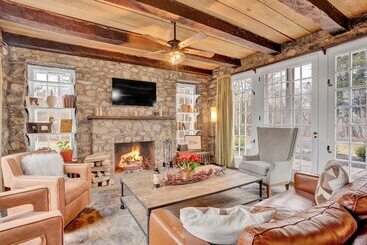 هتل Chimney Hill Estate Inn