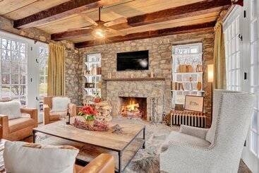 هتل Chimney Hill Estate Inn
