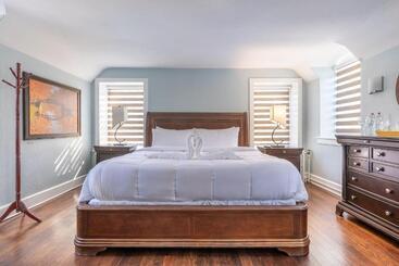 هتل Chimney Hill Estate Inn