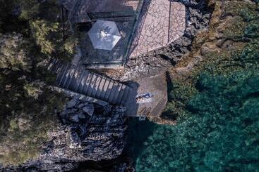 Louis Apostolata Island Resort