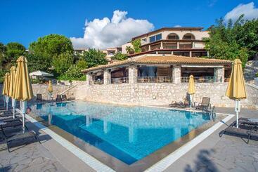 مُتل Mövenpick Resort Agios Nikolaos Sivota