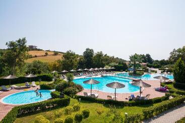هتل Alexandros Palace