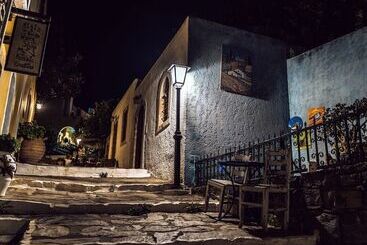 هتل Arolithos Traditional Village