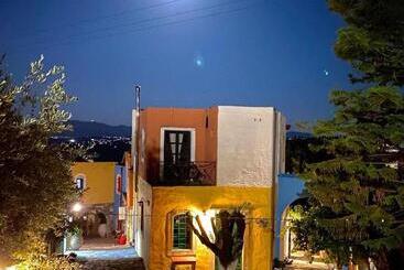 هتل Arolithos Traditional Village