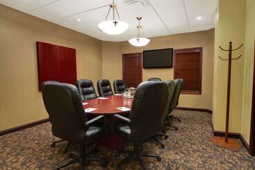 هتل Best Western Plus Winnipeg Airport