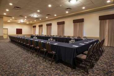 هتل Best Western Plus Winnipeg Airport