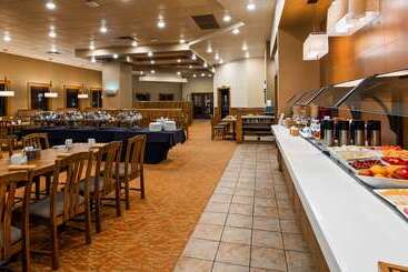 هتل Best Western Plus Winnipeg Airport