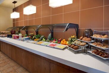 هتل Best Western Plus Winnipeg Airport