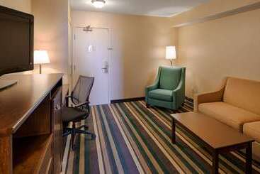هتل Best Western Plus Winnipeg Airport