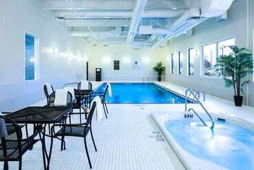 هتل Best Western Plus Winnipeg Airport