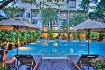 هتل Burasari Phuket Resort & Spa